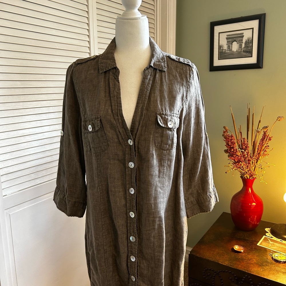 Malvin linen dress in brown.